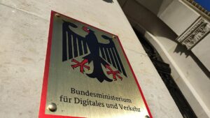 Vorwürfe um Interessenkonflikte im Verkehrsministerium nehmen zu