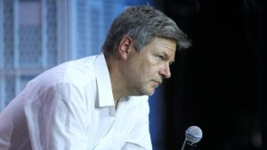 Habeck will für Bürokratieabbau auf Praxis-Checks setzen