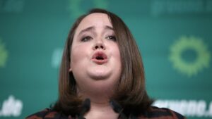 Lang schlägt Regierungspaket zur Stärkung der Wirtschaft vor