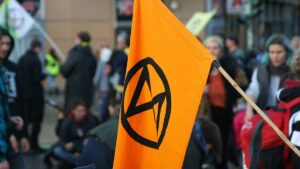 Polizei nimmt 2.400 Klimaaktivisten in Den Haag fest