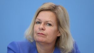 Faeser verbietet Neonazi-Vereinigung "Hammerskins"