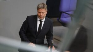 Trittin kritisiert Habecks Industriestrompreis als "Unsinn"