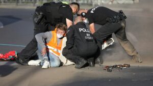 Berliner Klimakleber bekommen Bußgeld zurückerstattet