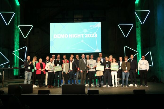 BU DN_1: Das war die Demo Night 2023: Gruppenbild in der Gebläsehalle des Landschaftspark Duisburg-Nord. Credit DBI -Bilder Credit Thomas Berns