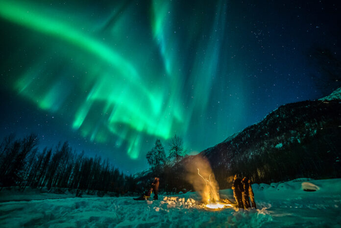 Zum Beobachten der Polarlichter ist der beste Platz außerhalb der Stadt Foto: Visit Anchorage / Jody O. Photo