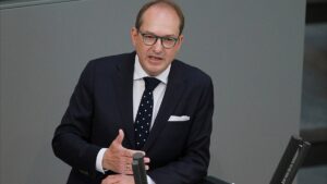 Dobrindt will vollständige Flüchtlingskosten-Übernahme durch Bund