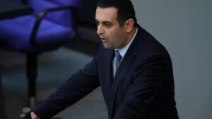 Djir-Sarai will Asylsuchenden Auslandsüberweisungen verbieten