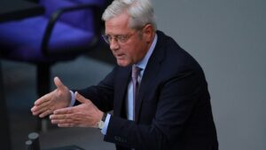 Röttgen wirft Ampel-Ministern bei Taurus "kollektives Versagen" vor