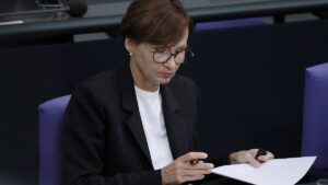 Bildungsministerin will an Schulnoten festhalten