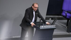 MdB-Flash: Extremismus, Industriestrompreis, Endometriose