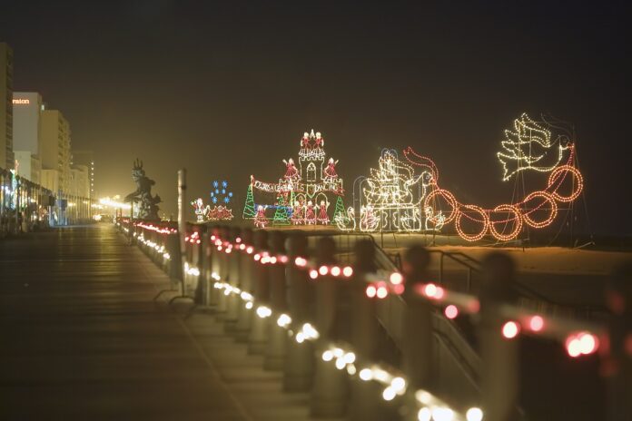 Virginia Beach in der Vorweihnachtszeit: Joggende Santas und leuchtende Kunstwerke