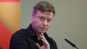 Schirdewan will Preisdeckel für Brot