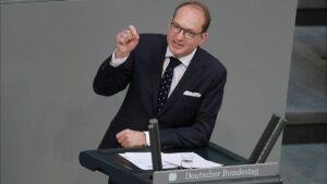 Dobrindt sieht in Haushaltsurteil "gigantische Klatsche"