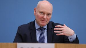 Wirtschaftsweiser schlägt befristeten Transformations-Soli vor