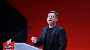 Schirdewan für überparteiliche Kommission zur Vier-Tage-Woche