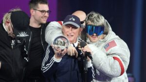 Drei "Kronen" für Ski Aggu – eine zusammen mit Otto