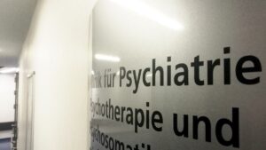 Viele psychiatrische Einrichtungen verfehlen Personalvorgabe