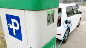 Fast jede zweite Kommune hat keine öffentlichen Ladesäulen