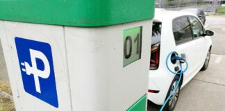 Elektroauto-Besitz hängt stark vom Haushaltseinkommen ab
