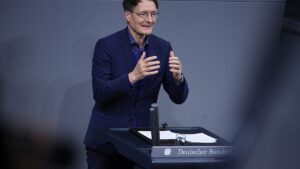 Lauterbach dringt auf telefonische Kinderkrankmeldung für Eltern