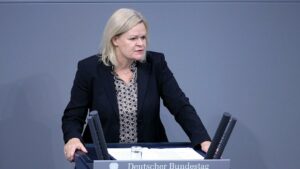 Schreckschusswaffen: Faeser dringt auf Verschärfung des Waffenrechts