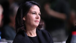 Iranische Frauenrechtlerin Alinejad enttäuscht von Baerbock