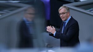 Bartsch kritisiert neuen Rekord bei Rüstungsexporten der Ampel