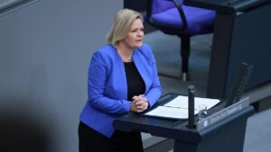Faeser kündigt harte Gangart gegen Islamisten und Antisemiten an