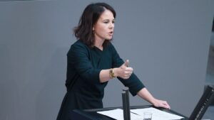 Baerbock warnt vor "Weltordnung der Gewalt"