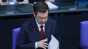 Buschmann will im Januar Eckpunkte zu Abstammungsrecht vorlegen