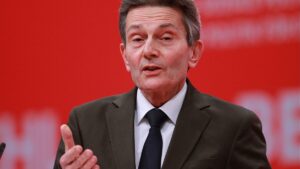 SPD-Fraktionschef will mehr über Frieden sprechen als über Krieg