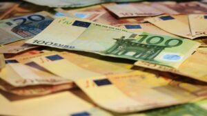 EU-Spitzen rufen zu gemeinsamer Anstrengung zur Stärkung des Euro auf