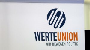 Werteunion gründet sich als Partei auf Rheinschiff bei Bonn