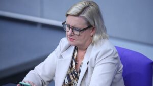 Wehrbeauftragte wirbt für weitere Waffenlieferungen an Ukraine