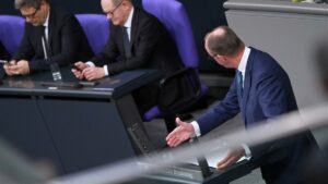 Merz fordert Eingreifen des Kanzlers in Bahnkonflikt