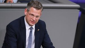 De Vries verlangt schärfere Gesetze zur Kontrolle von Ditib