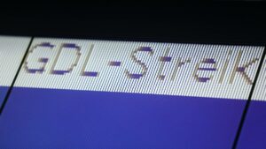 Bahn warnt vor mehr Zugausfällen bei Stundenreduktion