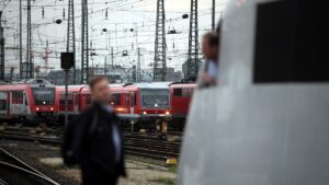 Schnieder dringt auf besseren Schutz von Bahnmitarbeitern
