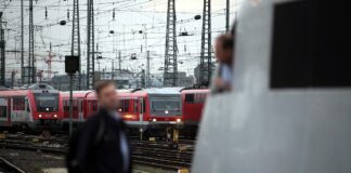 Schnieder dringt auf besseren Schutz von Bahnmitarbeitern