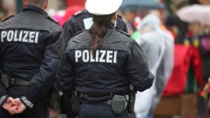 NRW-Innenminister schätzt Terrorgefahr als "sehr hoch" ein