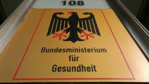 Grüne kritisieren Gesundheitsministerium für Impfkampagnen-Vergabe