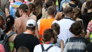 Studie: Viele junge Menschen misstrauen Regierung und Bundestag