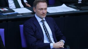 Zöllner sollen BMF bewachen – Kritik an Lindners "Prinzengarde"