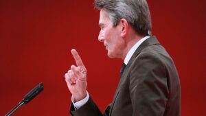 Mützenich kritisiert "öffentliches Hin und Her" in Steuerdebatte