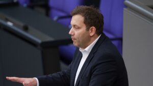 Klingbeil hält Trump für ein "Sicherheitsrisiko für Europa"