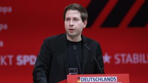 Kühnert wirft Merz Ehrverletzung von Zugezogenen vor