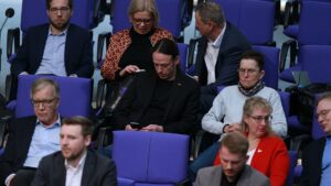 Kritik an geplanten Regelungen für neue Gruppen im Bundestag
