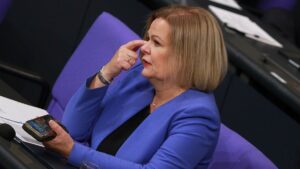 Faeser will rechtsextremistische Verbindungen nach Moskau ausleuchten