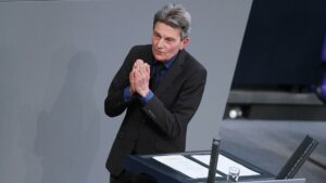 Mützenich fordert Taurus-Erklärung von Scholz