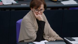 Stark-Watzinger alarmiert über hohe Schulabbrecherquote